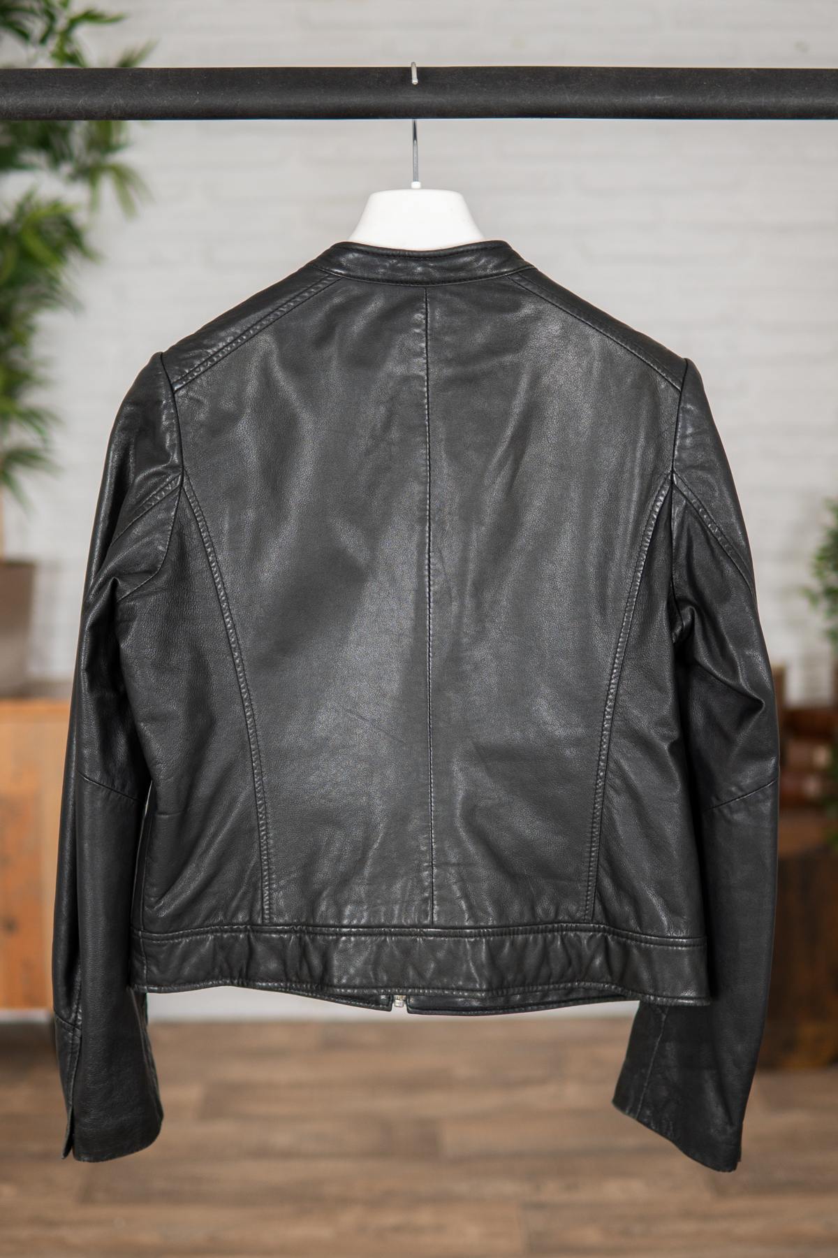 Black fitted jacket for women with rounded collar - Image n°2