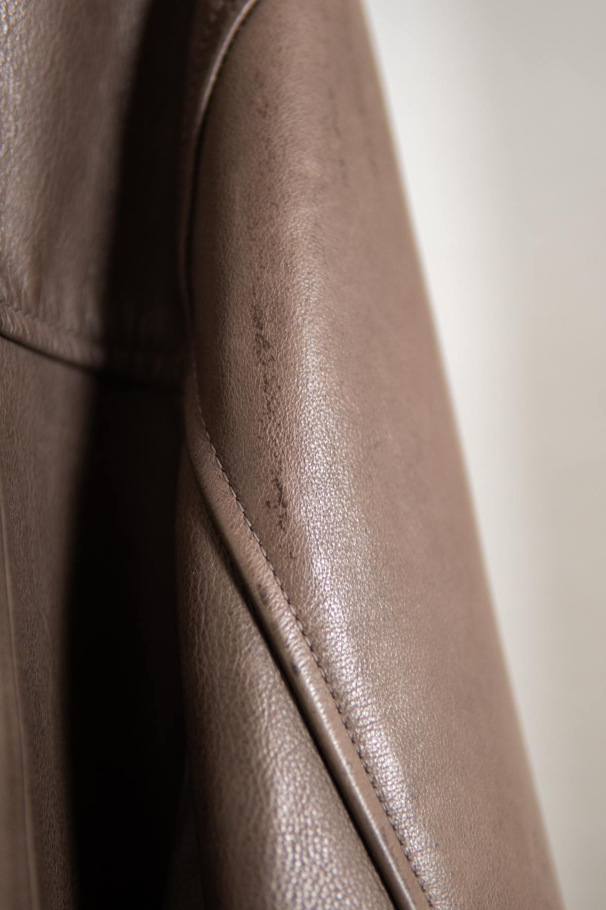 Thick chestnut-colored cowhide coat - Image n°4