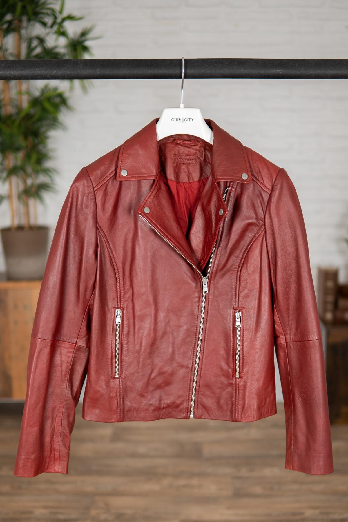 Red Biker Jacket for Women in lambskin - Image n°1