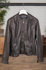 Women's fitted lambskin jacket - Image n°1