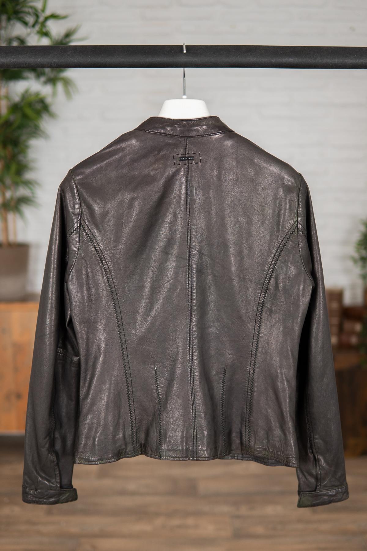 Women's fitted lambskin jacket - Image n°2