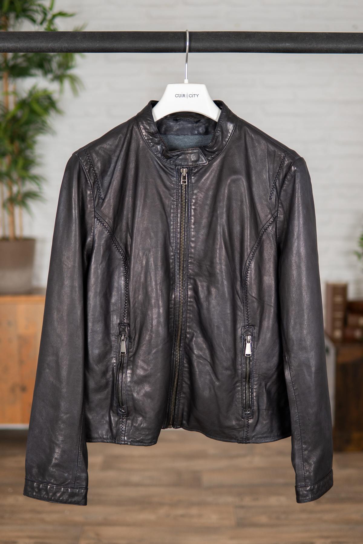 Fitted lamb leather jacket for Women - Image n°1