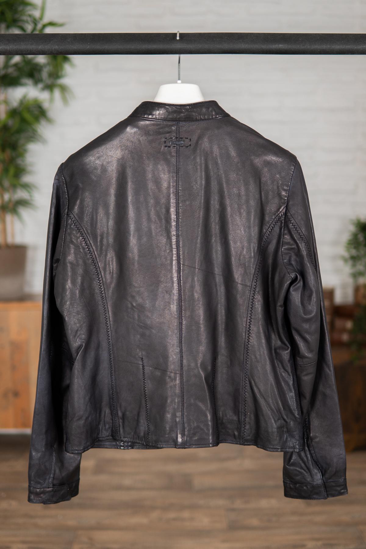 Fitted lamb leather jacket for Women - Image n°5