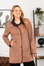 Elegant reversible brown suede leather coat - Image n°11