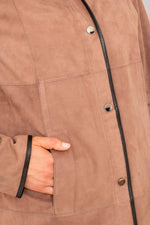 Elegant reversible brown suede leather coat - Image n°8