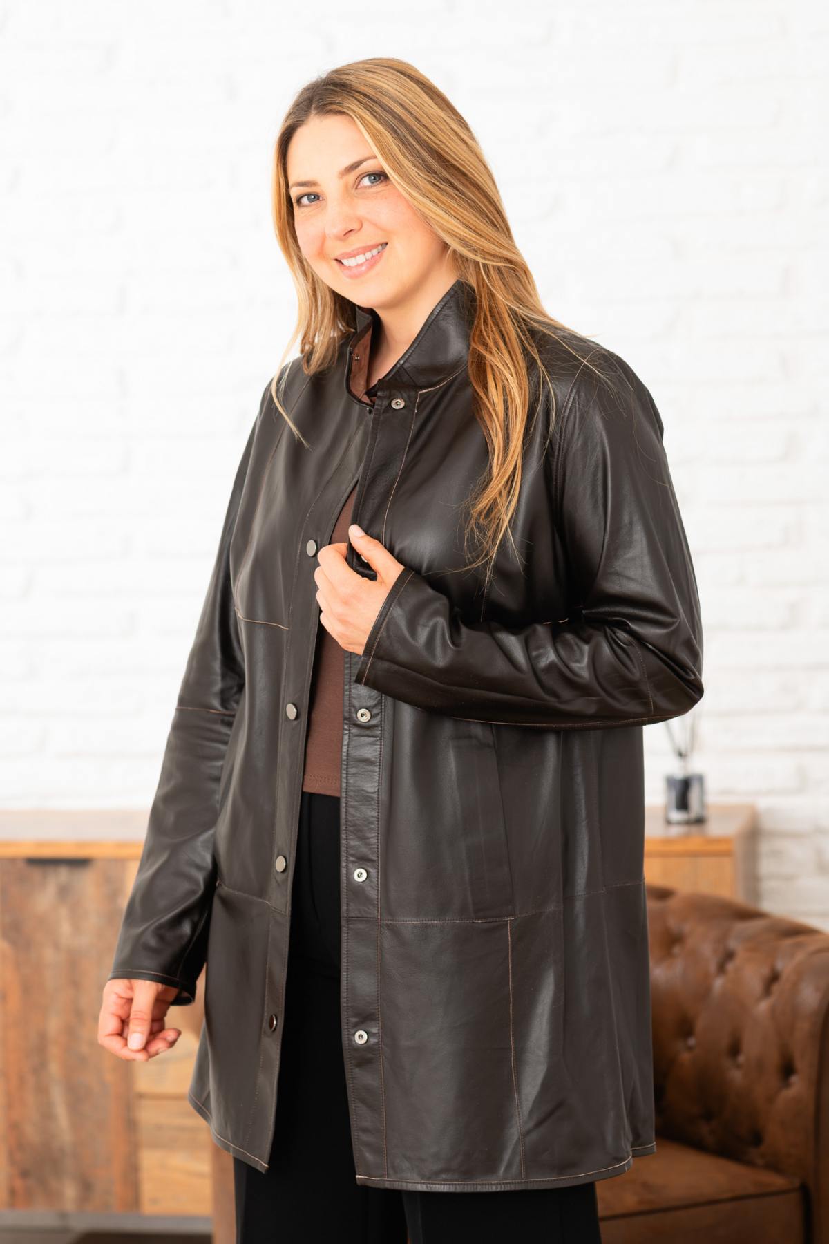 Rich brown velvet goatskin jacket, mid-length and effortlessly chic. - Image n°1