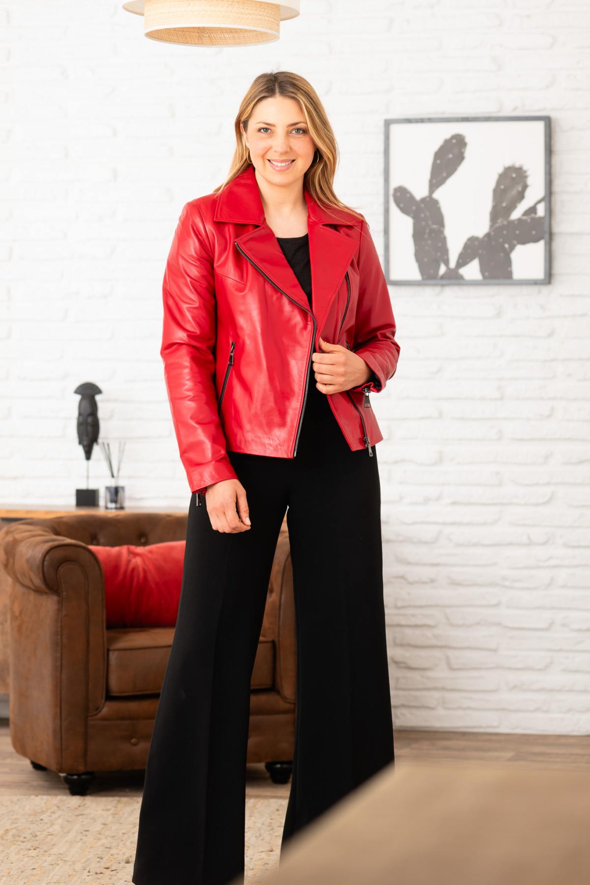 Elegant pearl red leather biker jacket - Image n°2