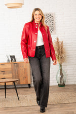 Lambskin in red pearl, glossy and chic with a moto collar. - Image n°2