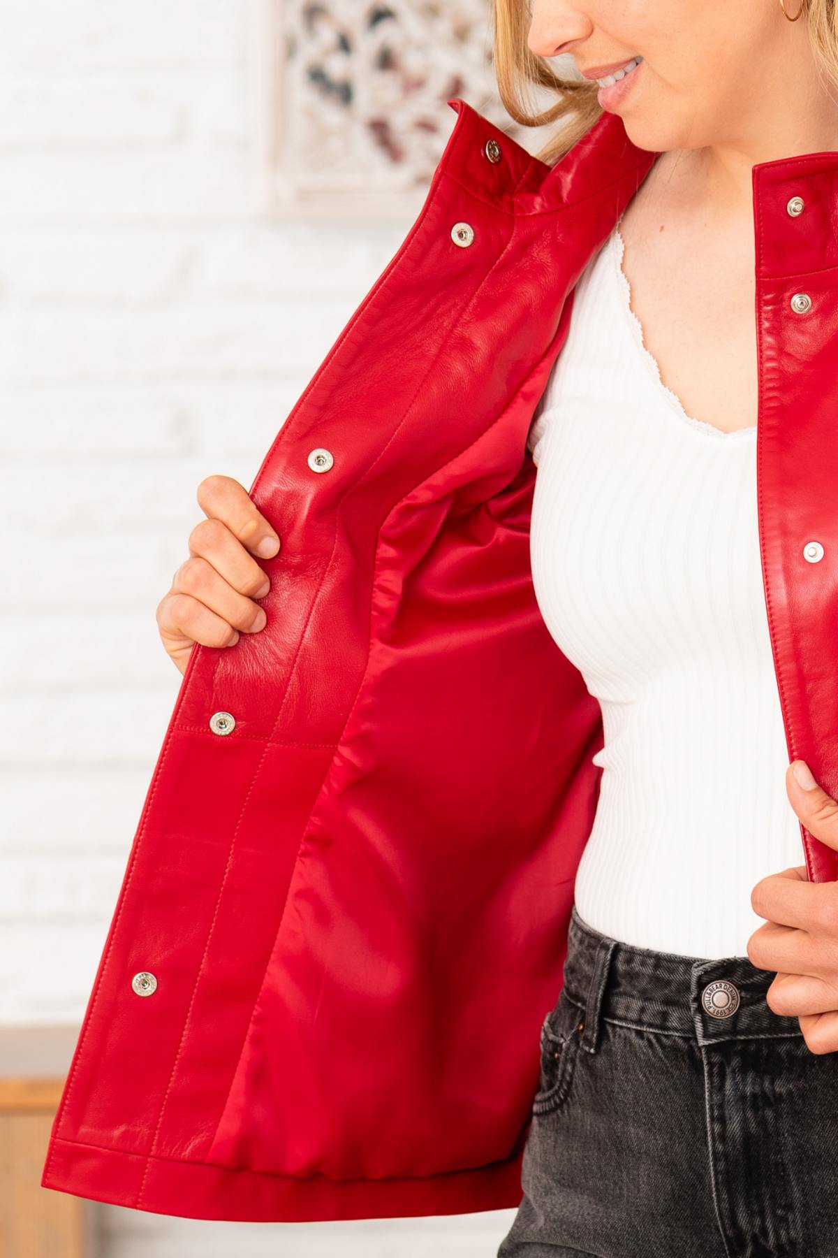 Elegant pearl red leather jacket - Image n°7