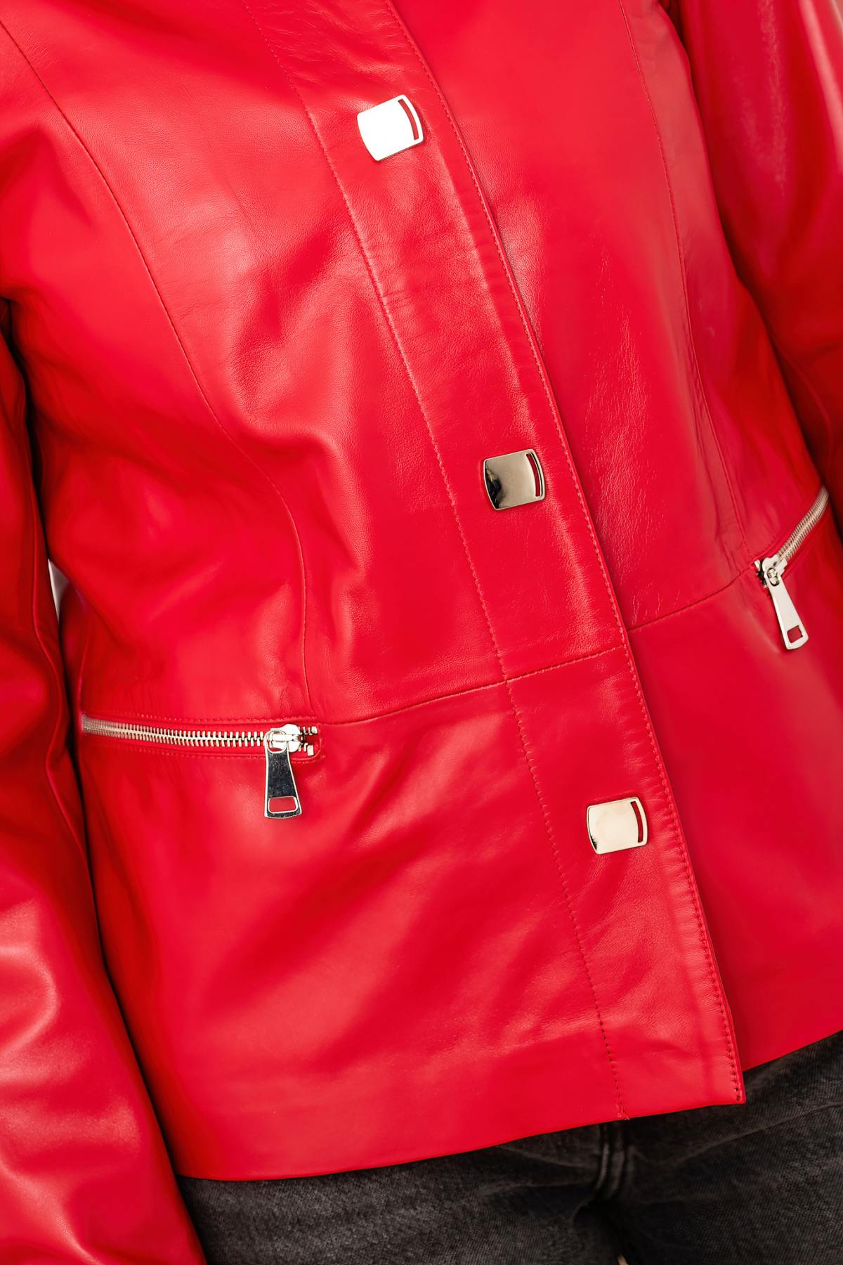 Lambskin in red pearl, glossy and chic with a moto collar. - Image n°6