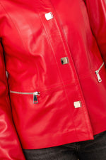 Lambskin in red pearl, glossy and chic with a moto collar. - Image n°6