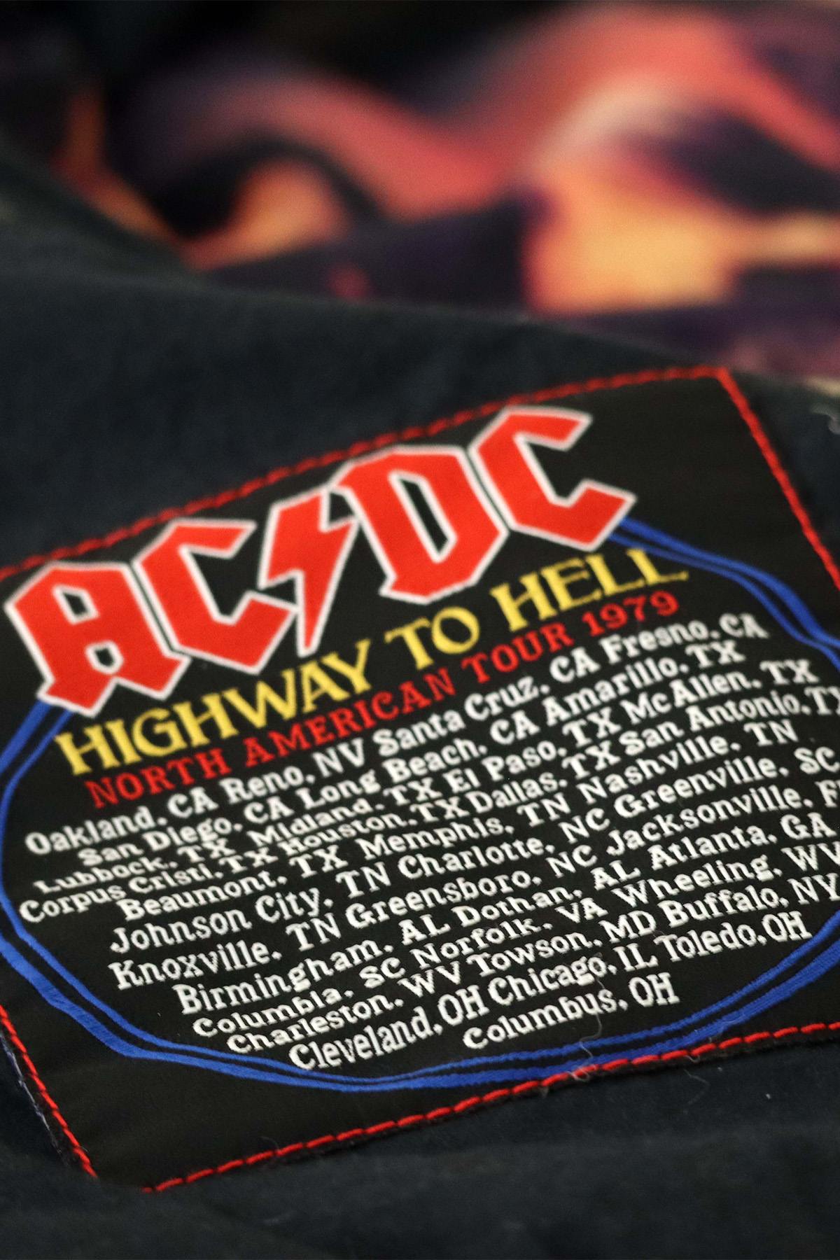 Leather biker jacket in tribute to the group AC/DC - Image n°11
