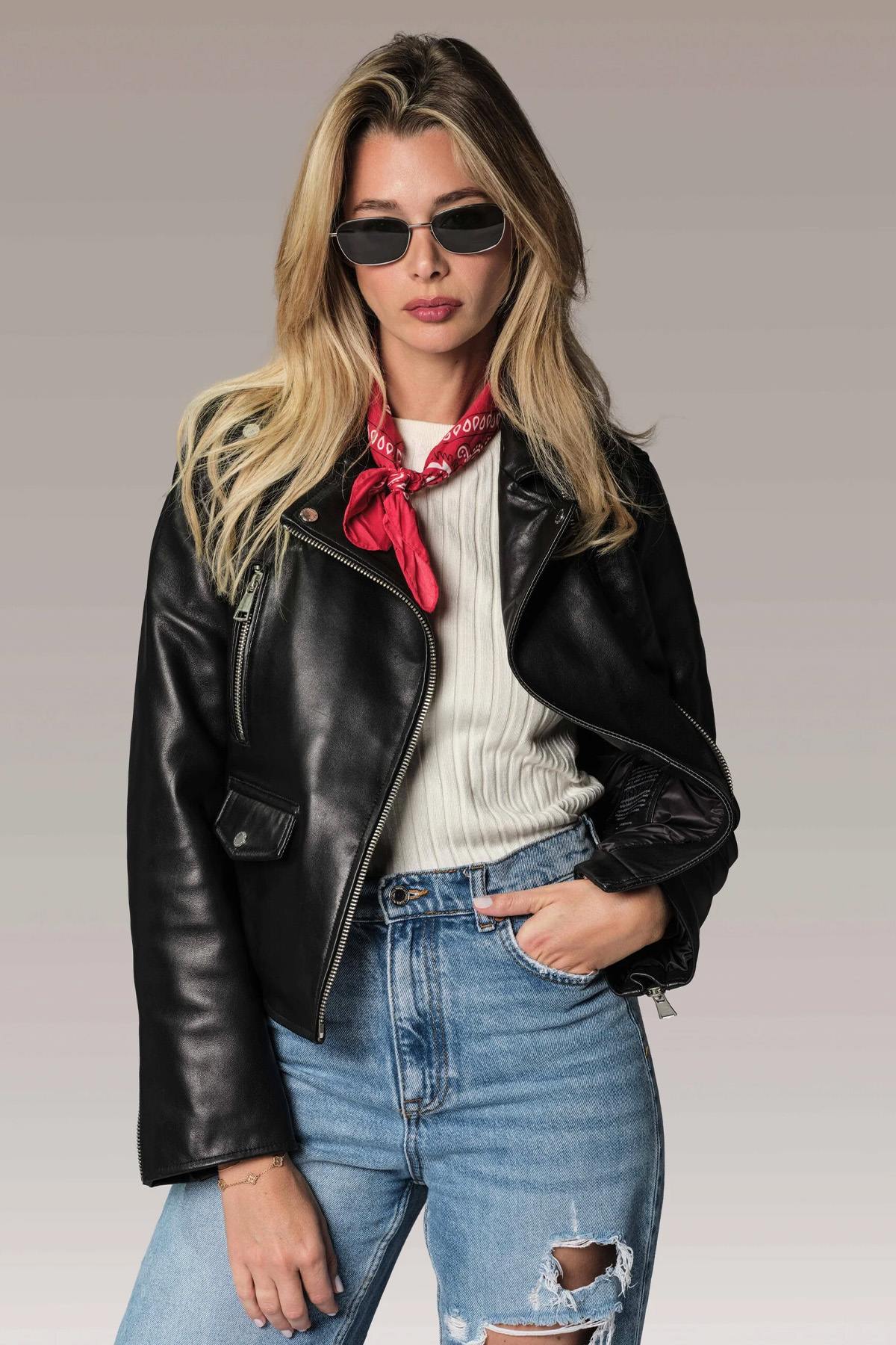 Black rock style leather jacket for women - Image n°1