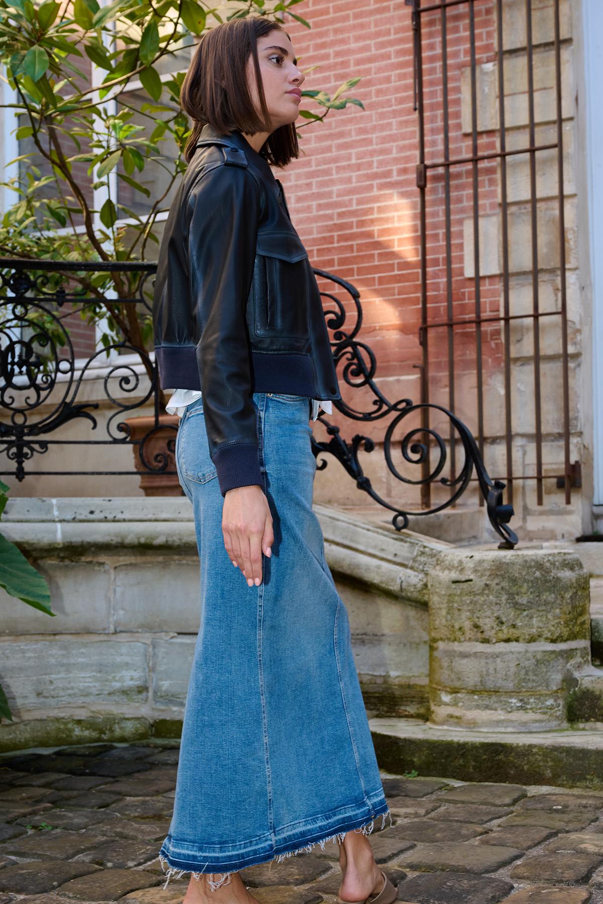 Short leather jacket with aged blue shirt collar - Image n°11