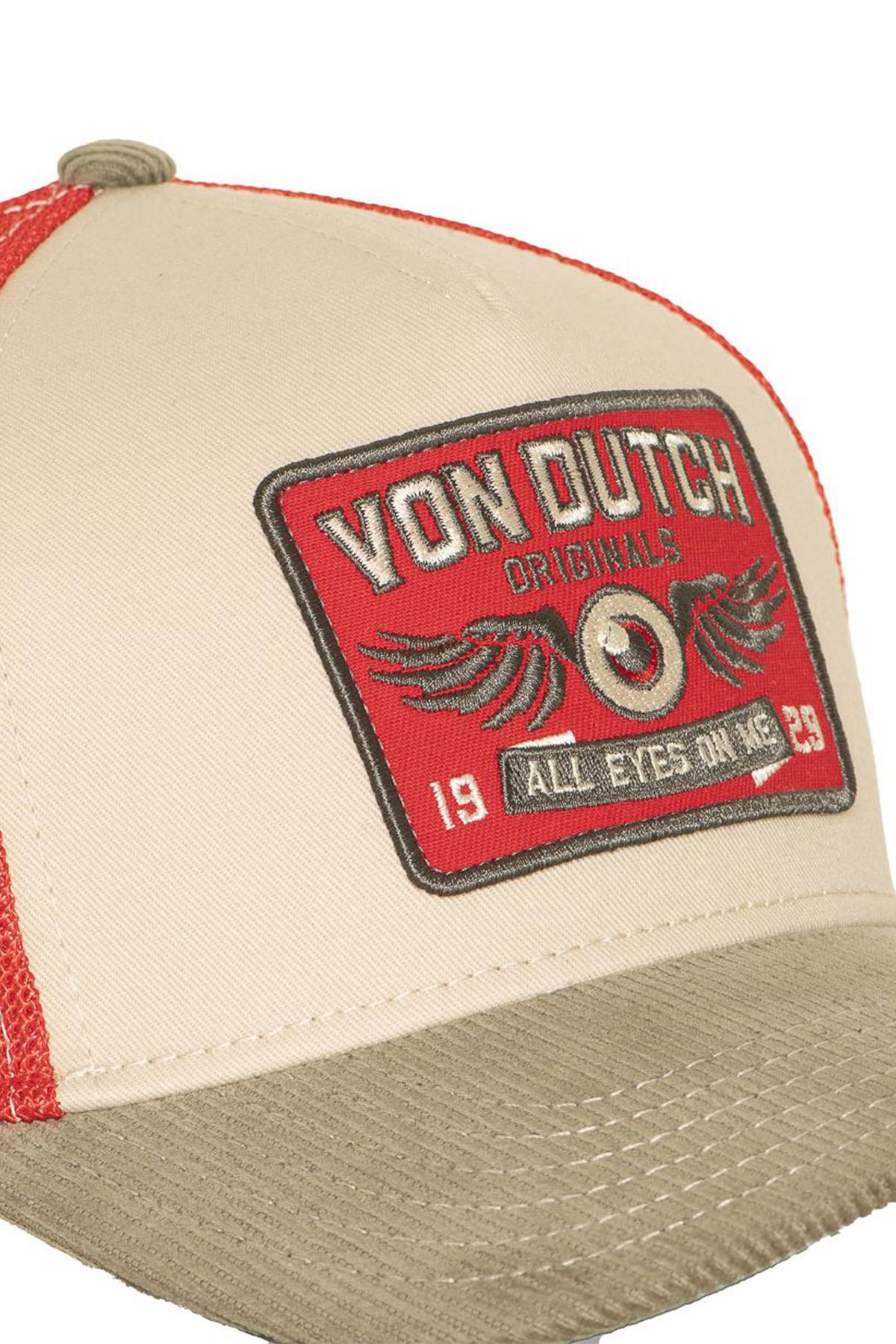 Red and white trucker cap with logo badge - Image n°2