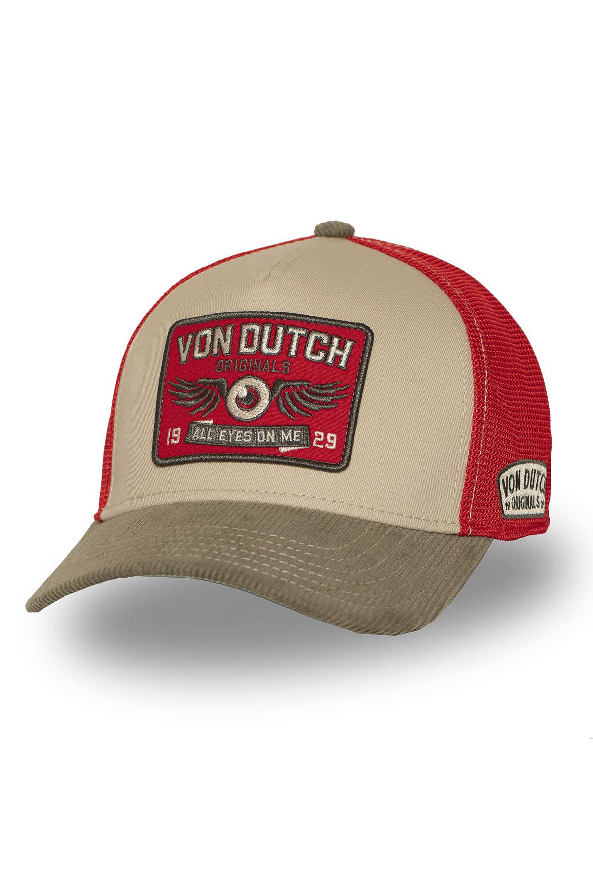 Red and white trucker cap with logo badge - Image n°1