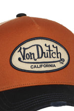 Orange distressed trucker cap with badge logo - Image n°3