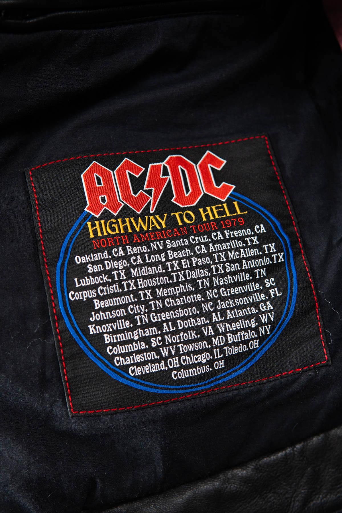 Leather biker jacket in tribute to the group AC/DC - Image n°11