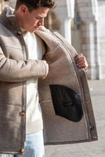 Elegant coat in aged sand-coloured shearling - Image n°5