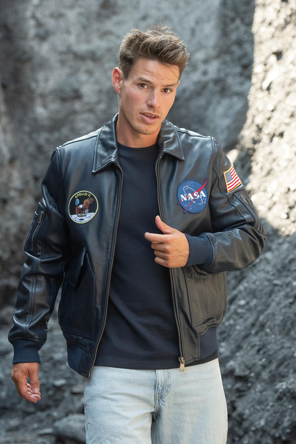 Officially licensed NASA navy blue shirt collar leather jacket - Image n°4