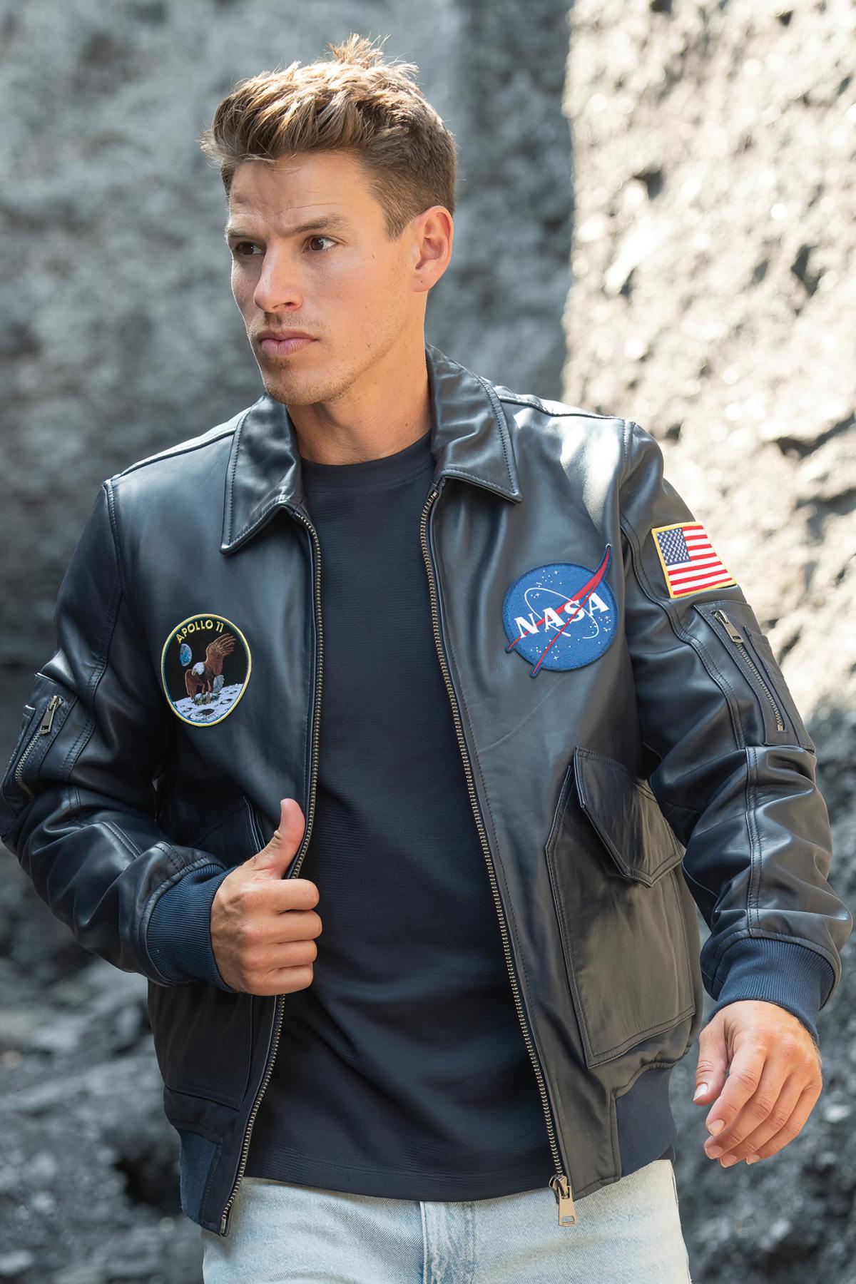 Officially licensed NASA navy blue shirt collar leather jacket - Image n°1
