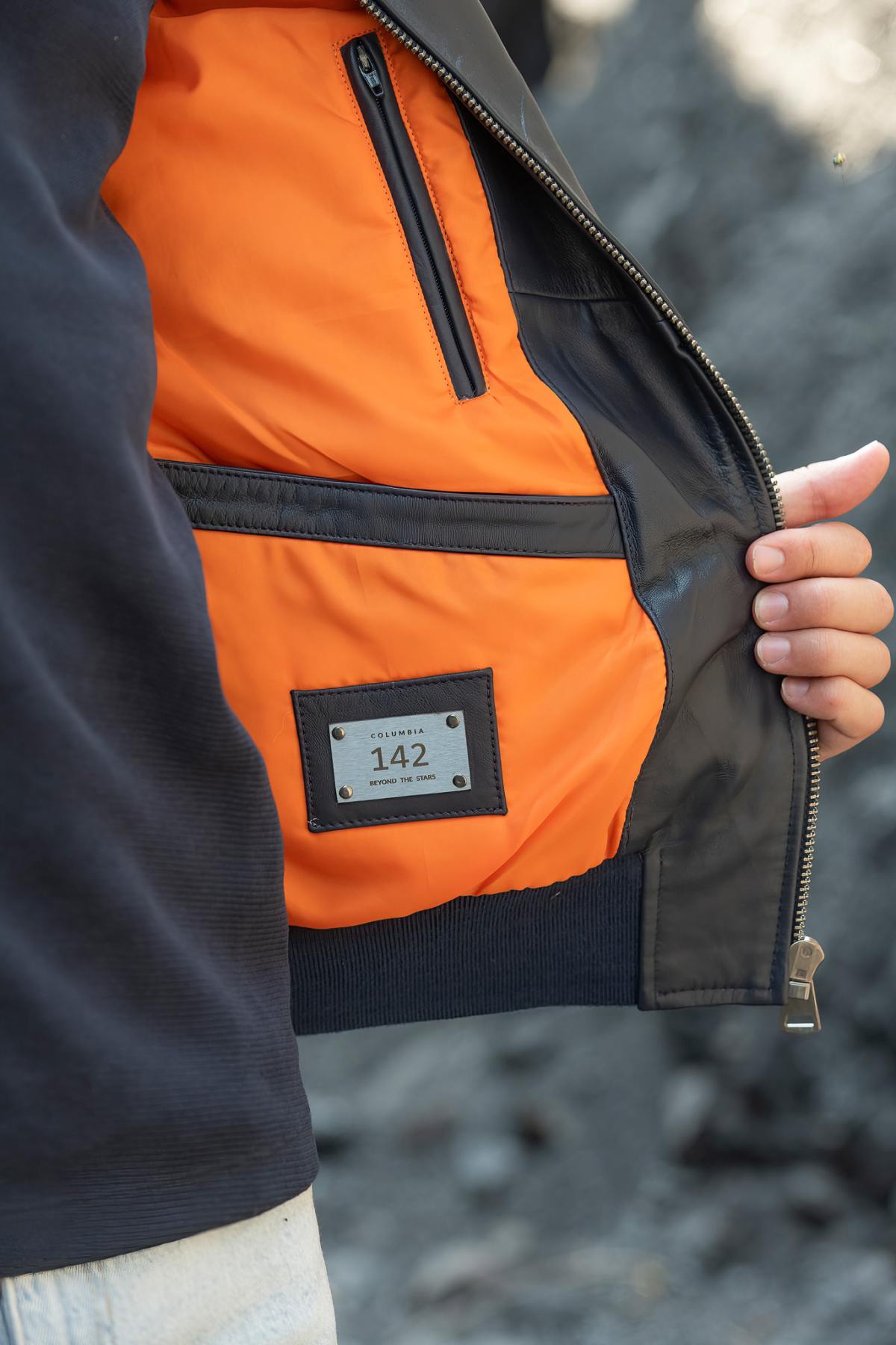 Officially licensed NASA navy blue shirt collar leather jacket - Image n°5