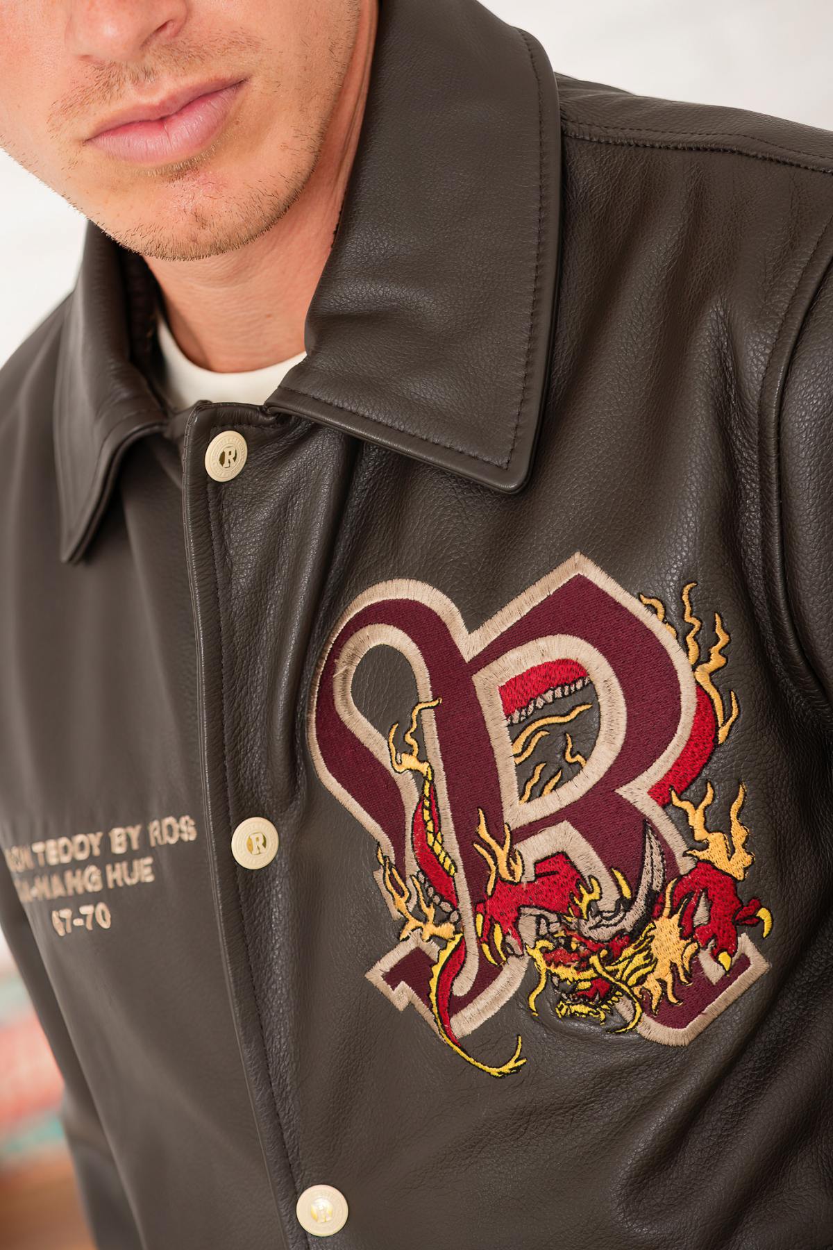 Aged brown vachetta leather jacket by Redskins, dragon embroidery. - Image n°4