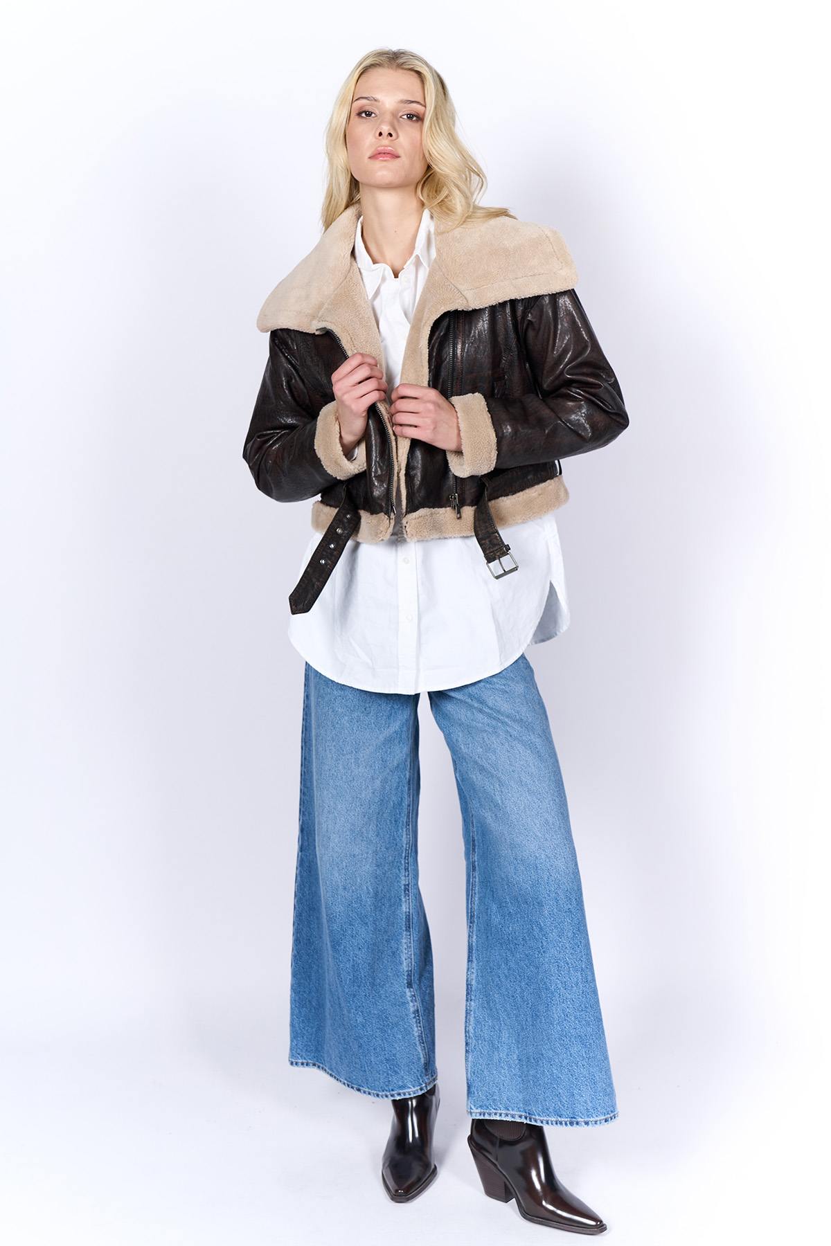 Dark brown leather cropped bomber jacket with faux fur - Image n°5