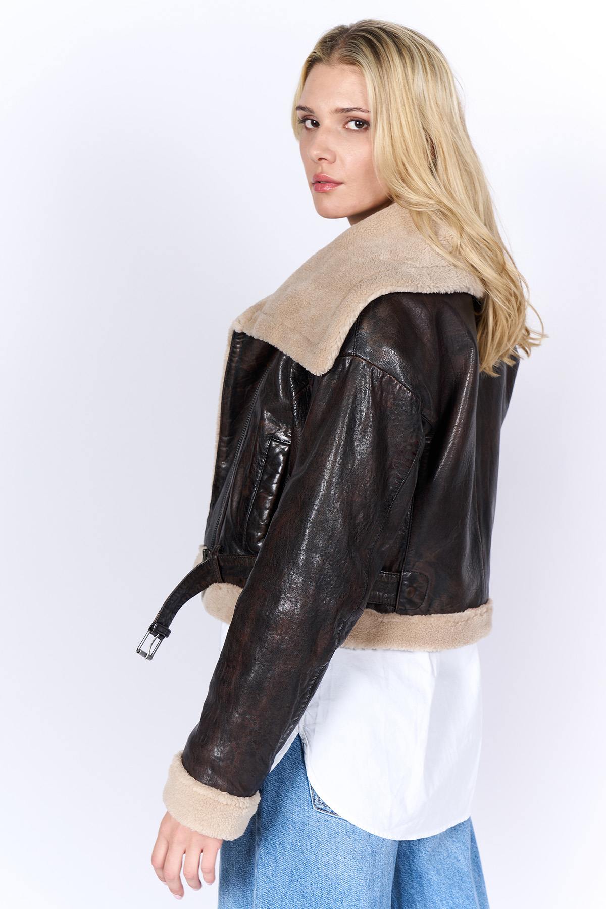 Dark brown leather cropped bomber jacket with faux fur - Image n°7