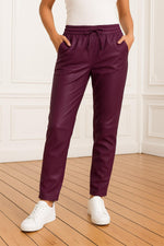 Comfortable plum-colored leather jogpants - Image n°2