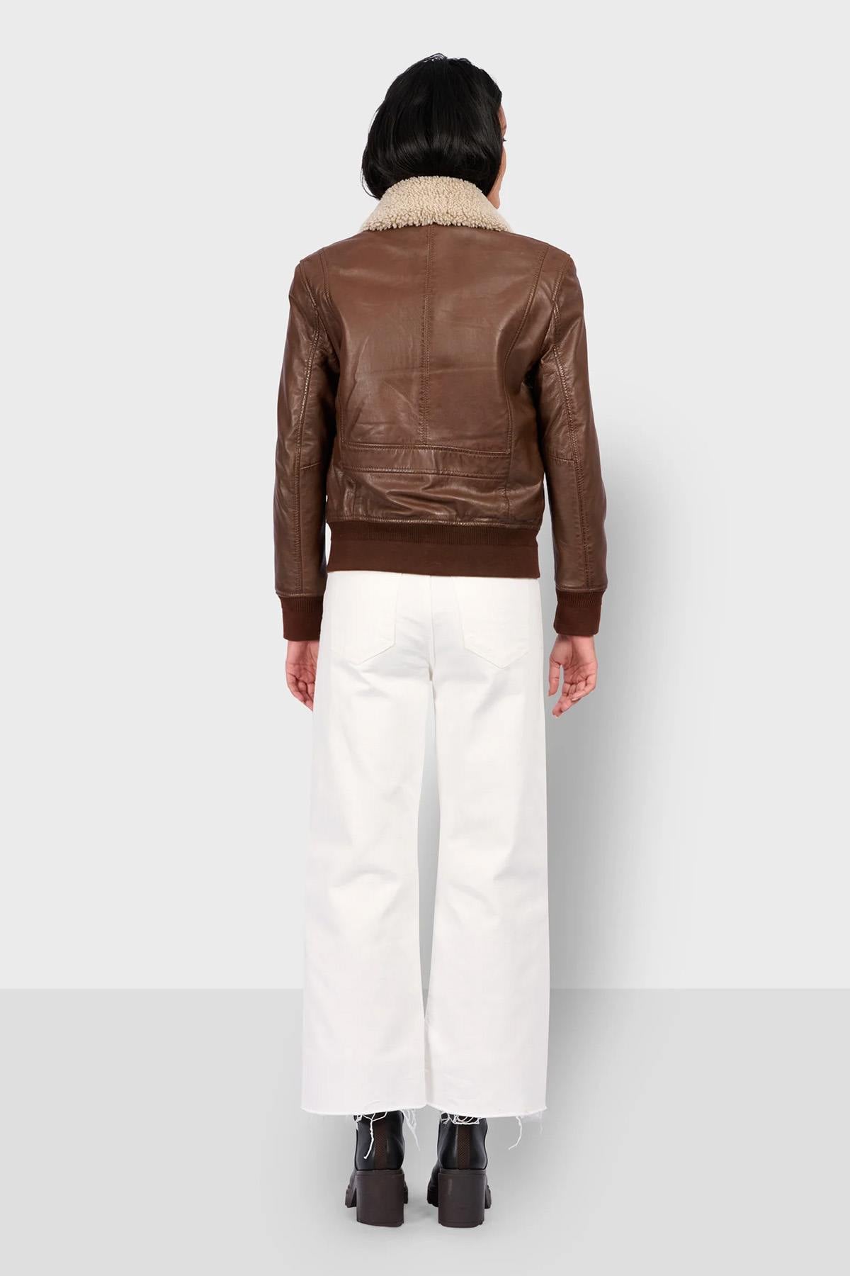 Lightweight cacao sheepskin jacket with detachable vegan fur collar. - Image n°7