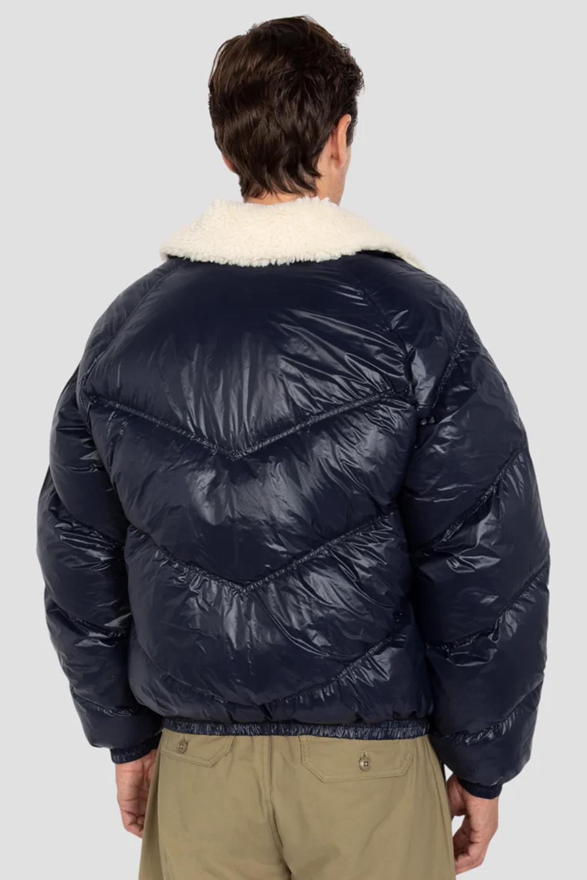 Oversized shiny textile down jacket with faux fur collar - Image n°5