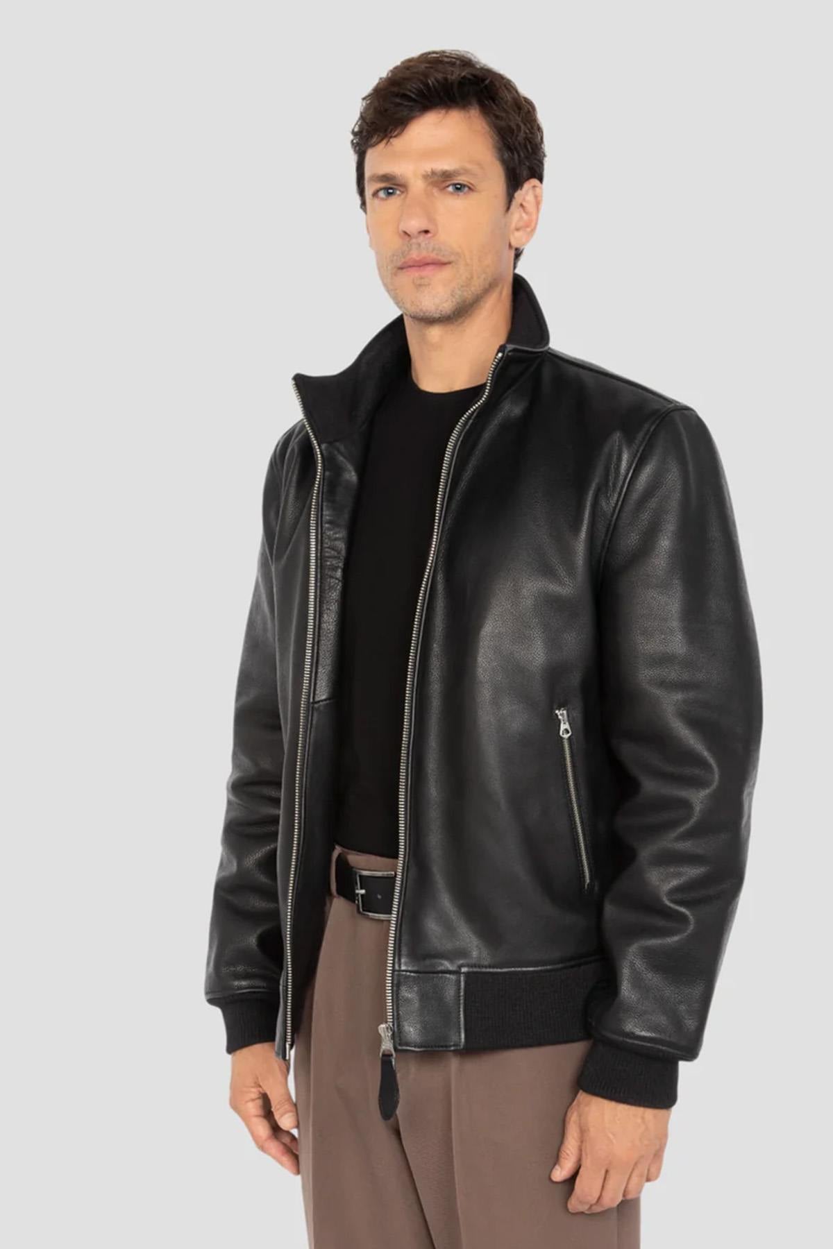 Thick cowhide jacket by Schott: retro biker style, stand-up collar. - Image n°3