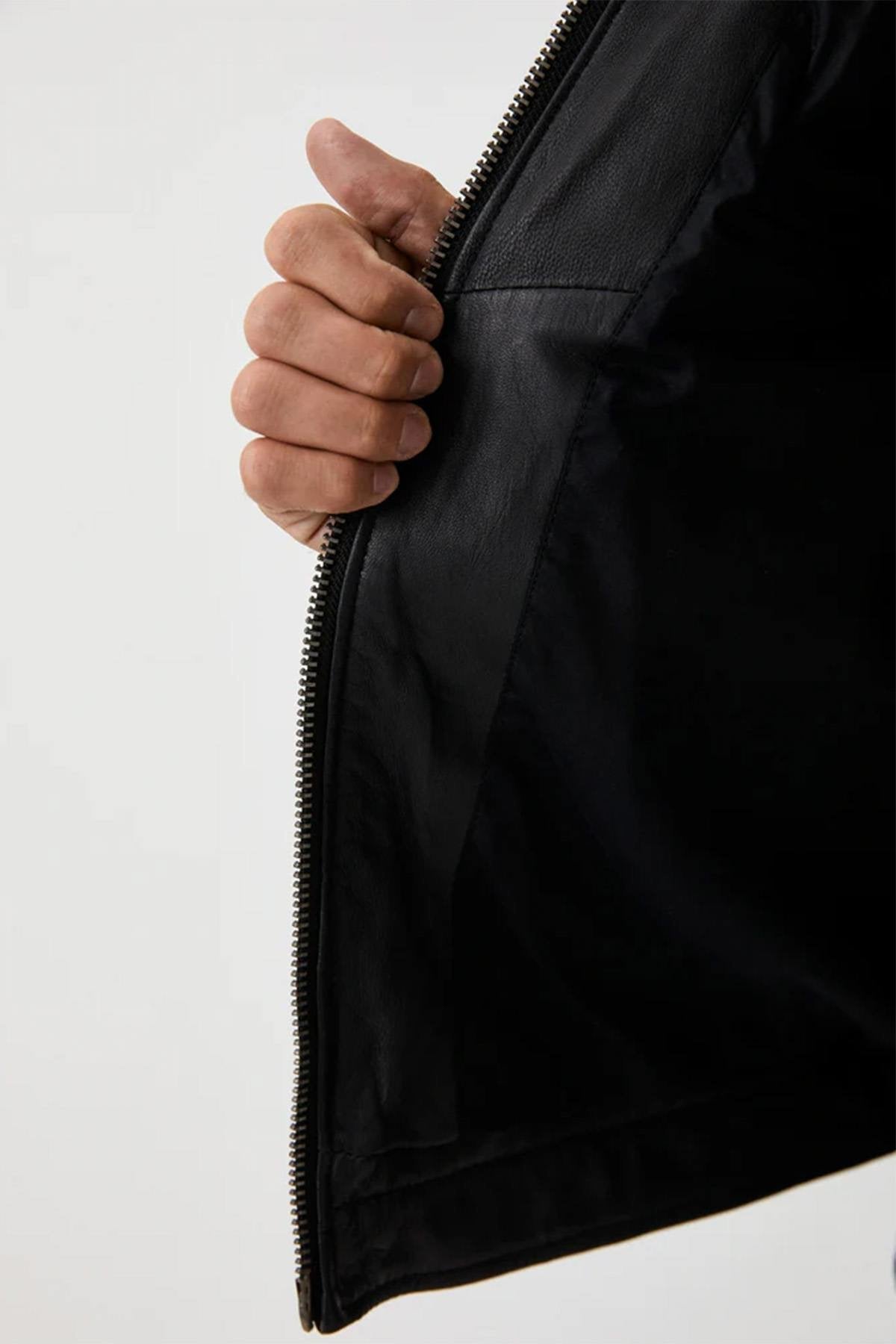 Classic black shirt collar leather jacket - Image n°5