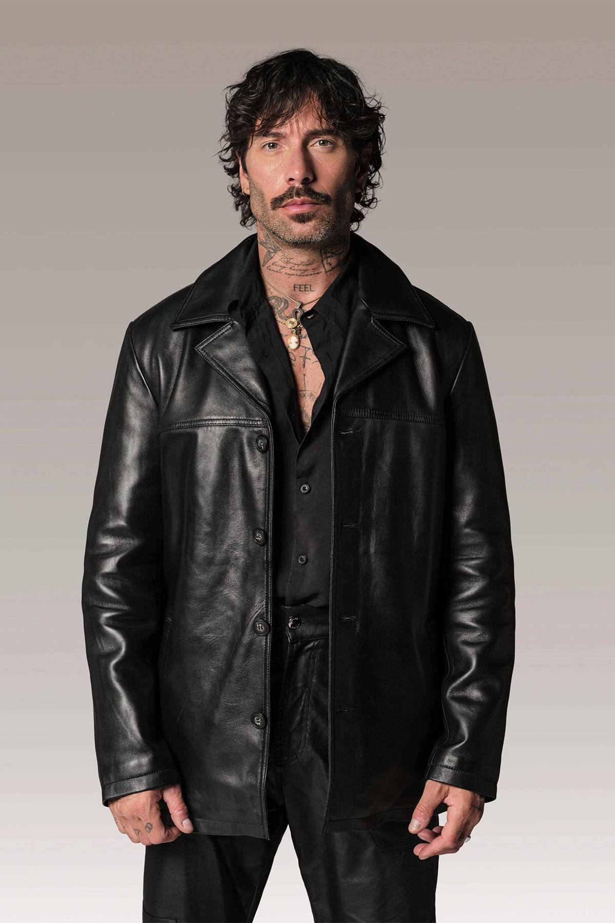 Stylish and sturdy black leather jacket - Image n°1