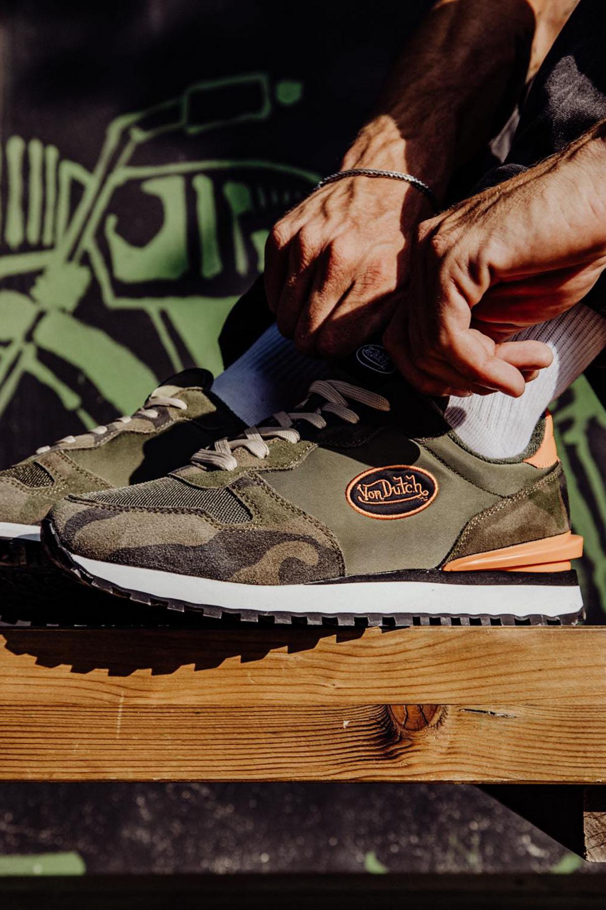 Khaki and orange camo trainers - Image n°2