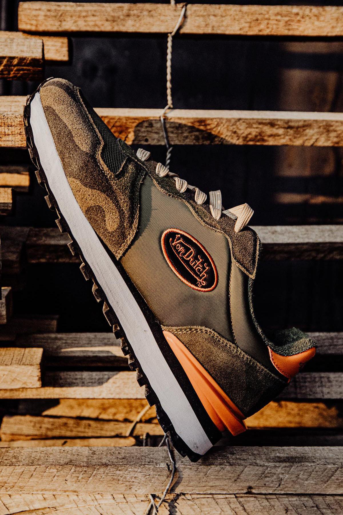 Khaki and orange camo trainers - Image n°1