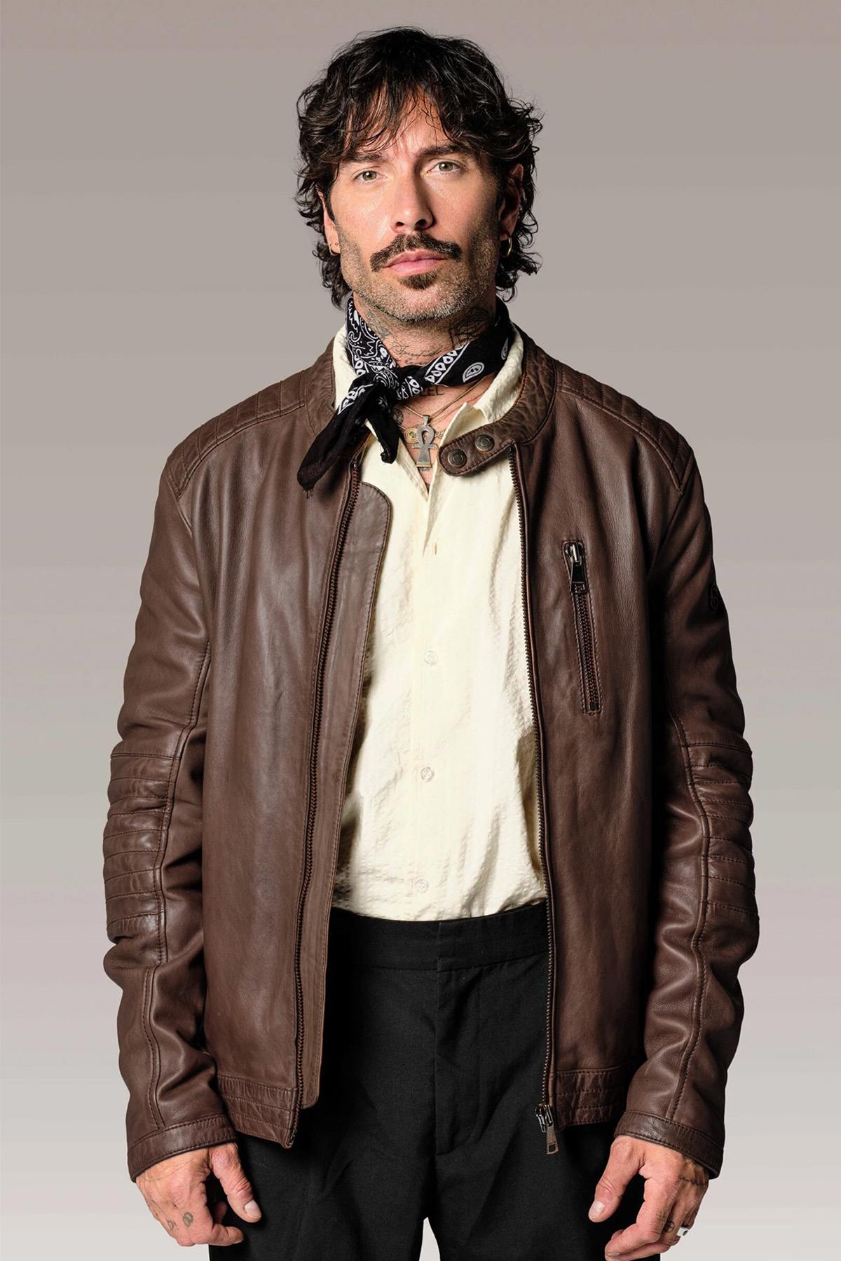 Brown sheepskin biker jacket with Mao collar and quilted detailing. - Image n°3