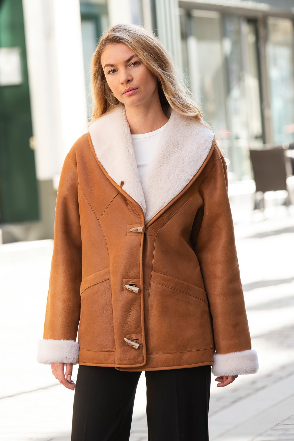 Chic whisky-colored shearling coat - Image n°3