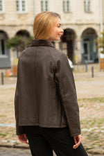 Maroon suede goat leather jacket with a flared cut and shirt collar. - Image n°4