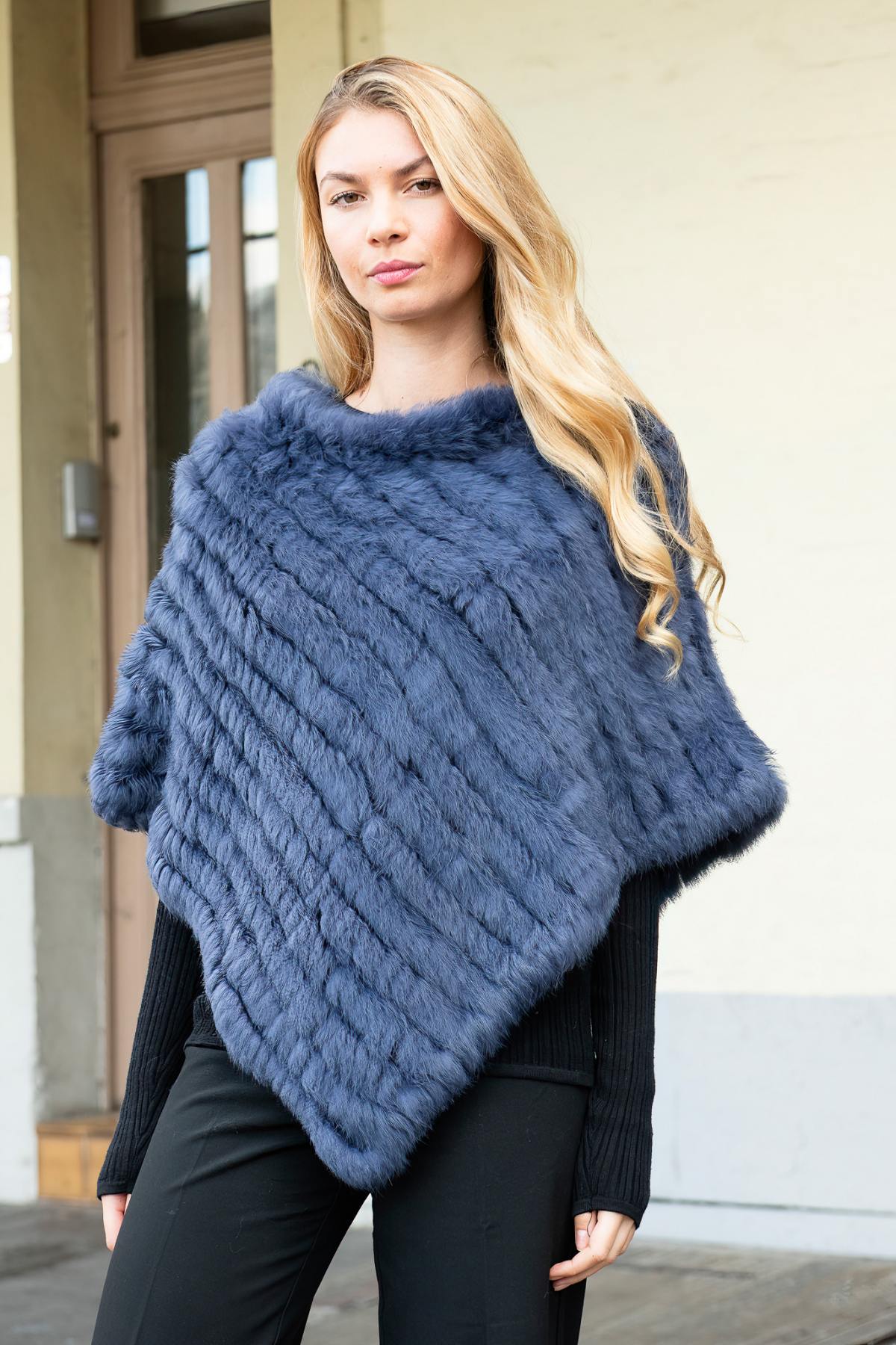 Indigo knitted rabbit fur poncho - Image n°2
