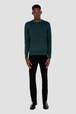 Dark green round neck sweater in fine knit - Image n°5