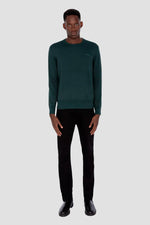 Dark green round neck sweater in fine knit - Image n°5