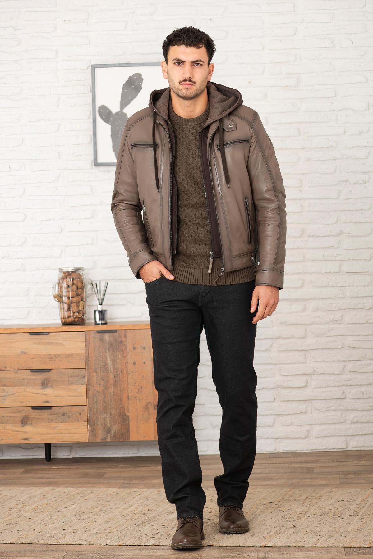 Serge Pariente's taupe lambskin jacket with a removable jersey hood. - Image n°2