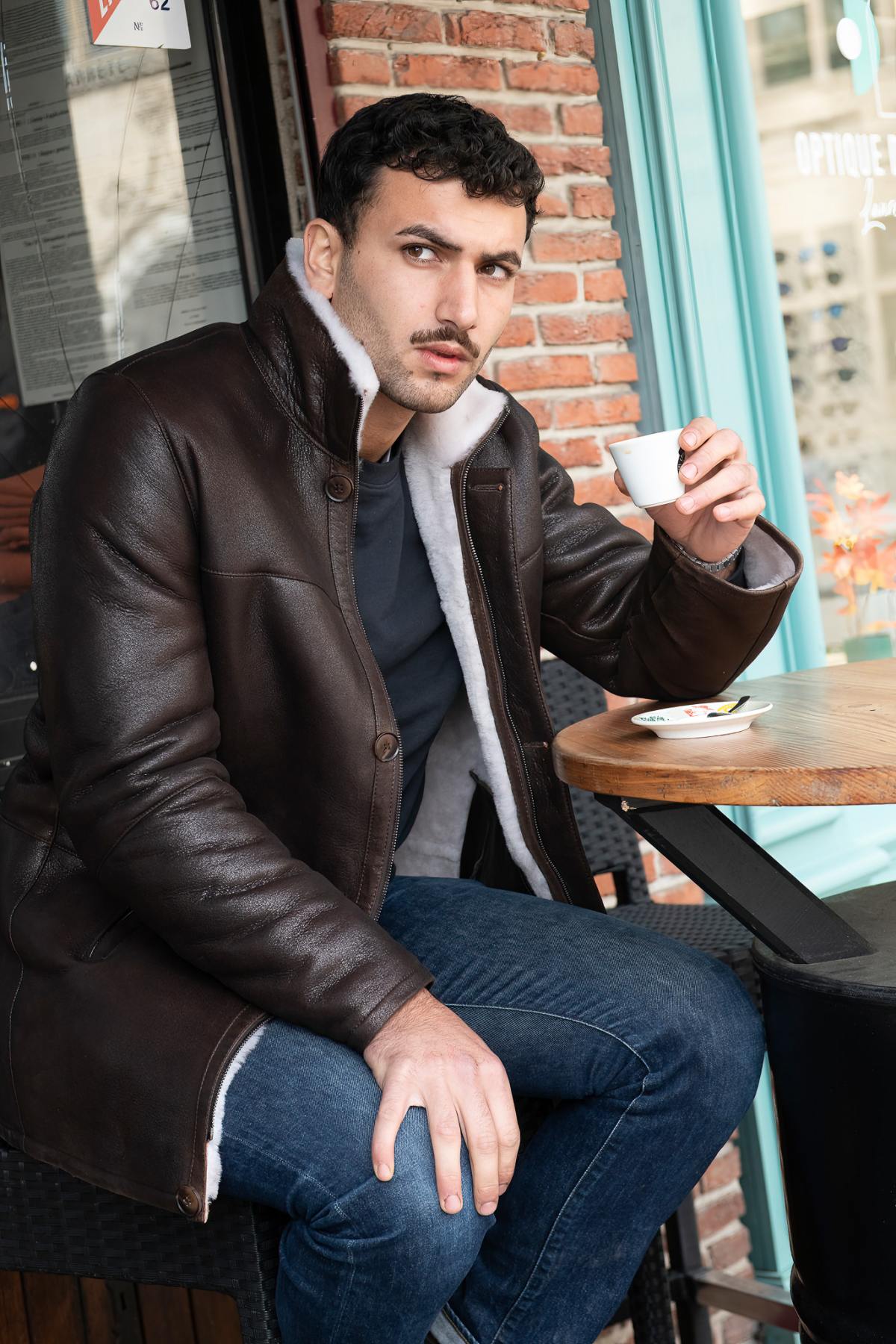 A whisky-brown reversed sheepskin coat, elegant and warm for winter. - Image n°1