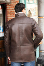 A whisky-brown reversed sheepskin coat, elegant and warm for winter. - Image n°4