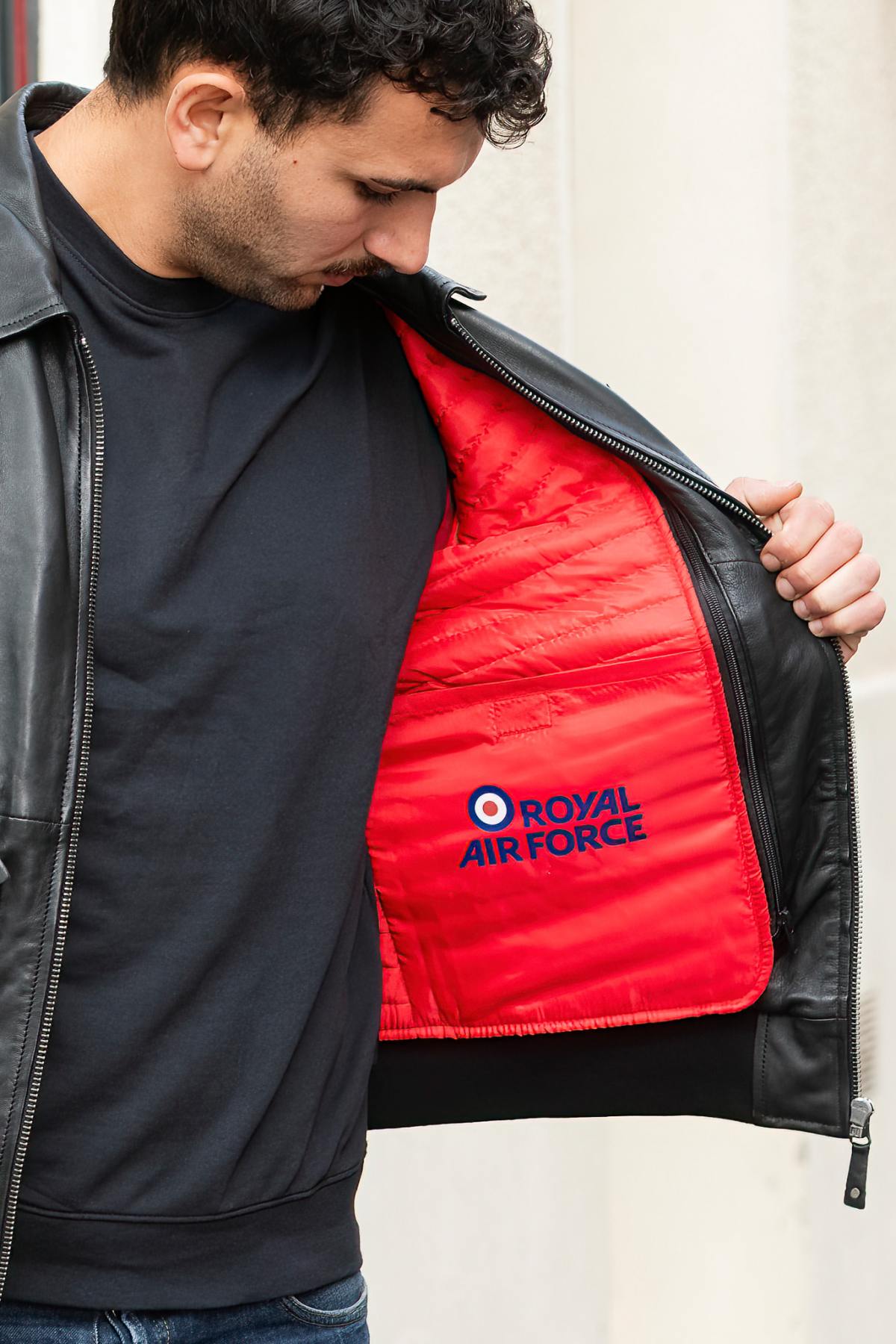 Black sheepskin aviator jacket inspired by RAF pilots. - Image n°7