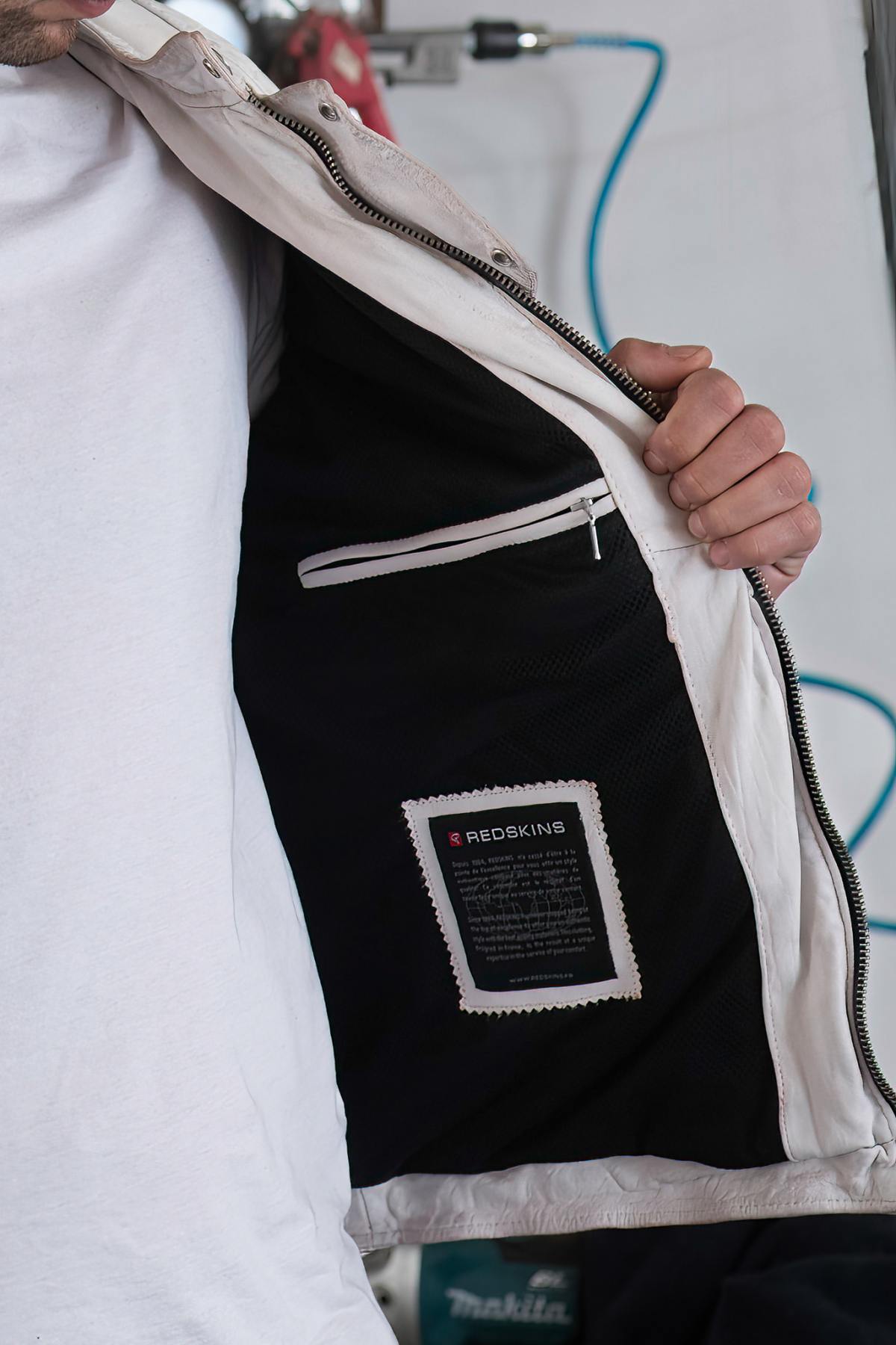 Off-white lambskin biker jacket with quilted detailing and patches. - Image n°9