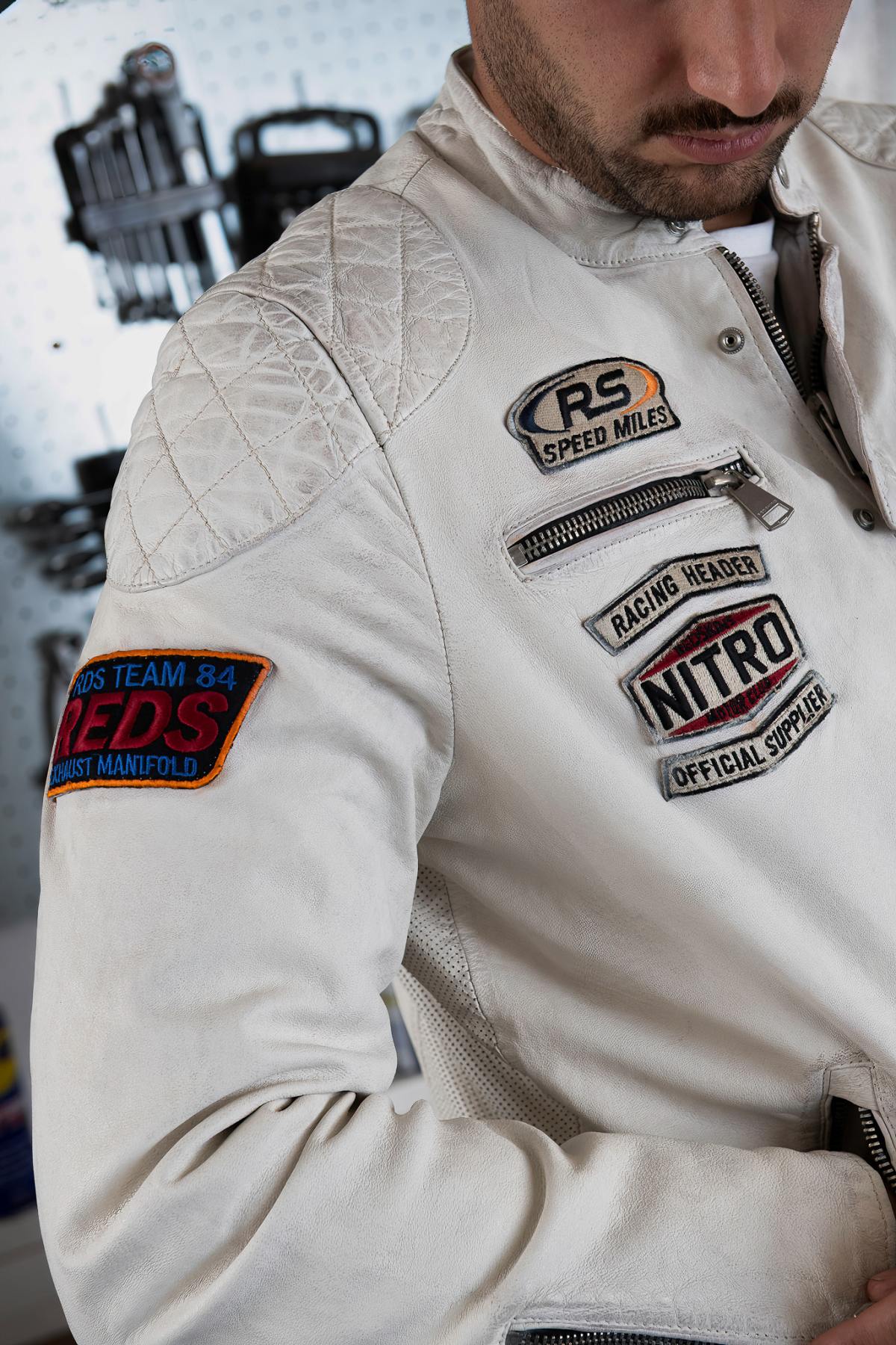 Off-white lambskin biker jacket with quilted detailing and patches. - Image n°4