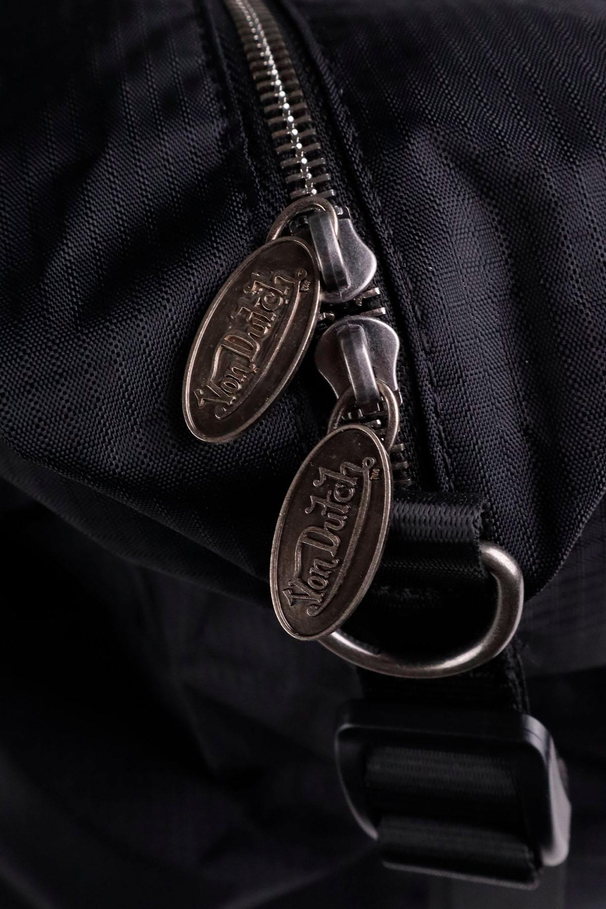 Black sports bag with Von Dutch patches - Image n°4